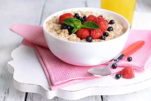 The lazy diet menu includes oatmeal with berries for breakfast