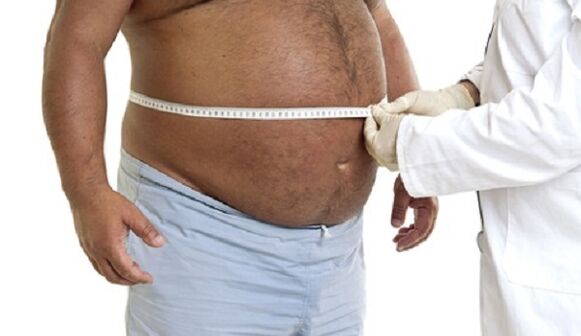the doctor determines the way to lose weight for an obese man