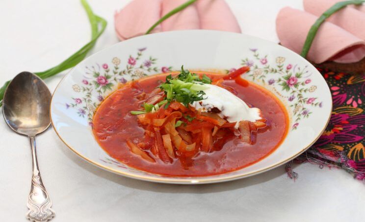 For an afternoon snack, gout patients can eat vegetarian borscht