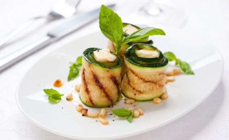 For gout, you can dine with fragrant zucchini rolls with fresh cheese